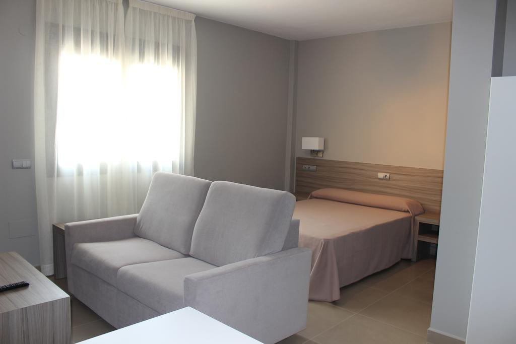 Hotel Miguel Sanchez 알하우린데라토레 객실 사진
